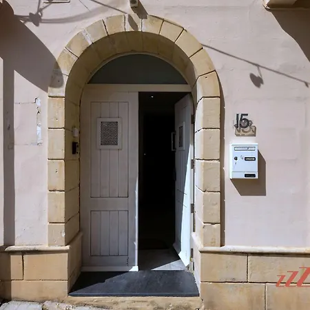 Historic Malta With Rare Indoor Cave Pool 度假居